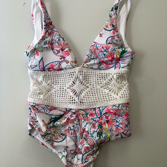 L*SPACE Samantha Paisley One Piece Swim - Picture 15 of 16
